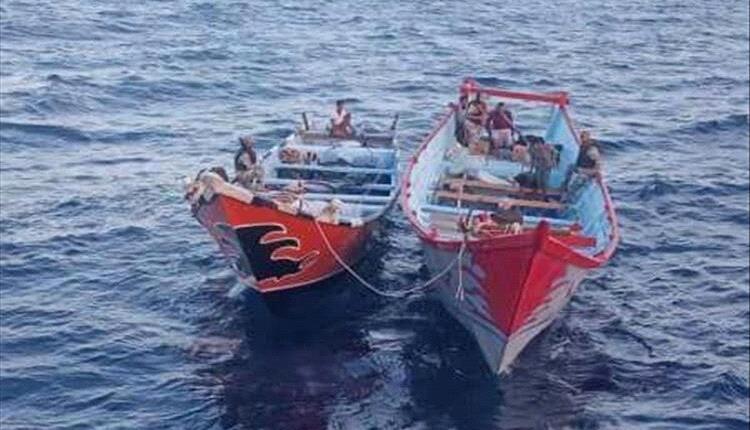 عملية نوعية لخفر السواحل اليمنية تضبط قاربين مشبوهين وتكشف ارتباطهما بالتهريب