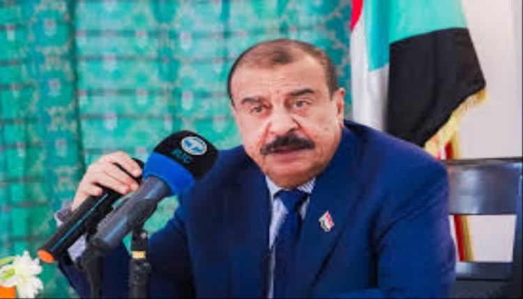 بن بريك يصل القاهرة بعد أشهر من الإقامة الجبرية في الرياض
