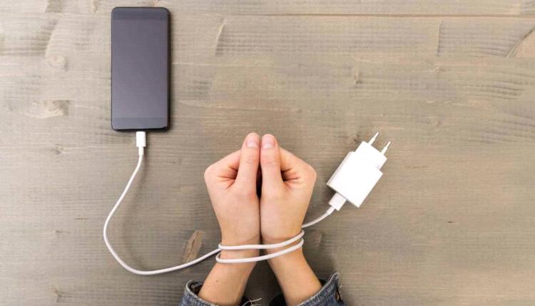 قبل سن 11 عاماً.. 3 أسباب رئيسية لحجب الهواتف الذكية عن الأطفال