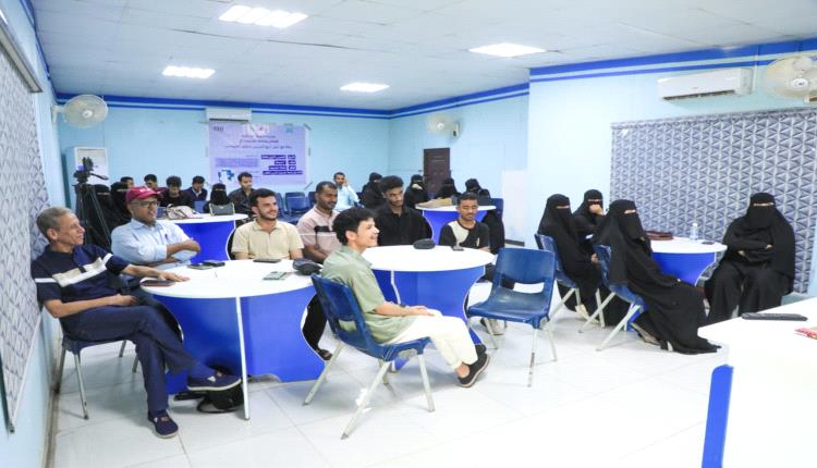 المكلا: أريج تنظم جلسة تدريبية بجامعة حضرموت لتعزيز مهارات تدقيق المعلومات لطلاب الإعلام