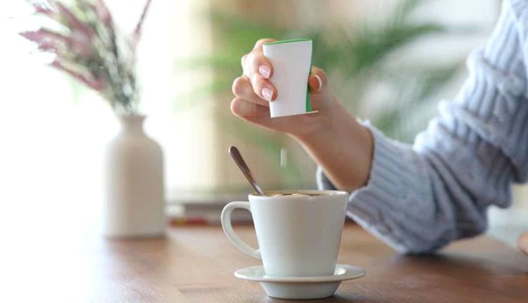 المُحليات الصناعية لا تقتصر على مستهلكها.. بل تمتد إلى هؤلاء
