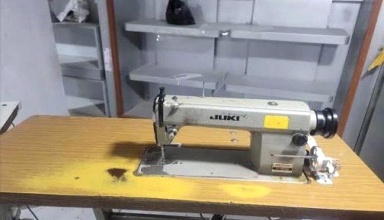 حملة حوثية تُجبر ورش الخياطة في صنعاء على إنتاج أعلام إيرا_نية وسط تهديدات بالإغلاق والمصادرة

