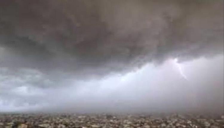 تقلبات جوية مرتقبة.. أمطار رعدية وسيول محتملة واضطراب في البحر

