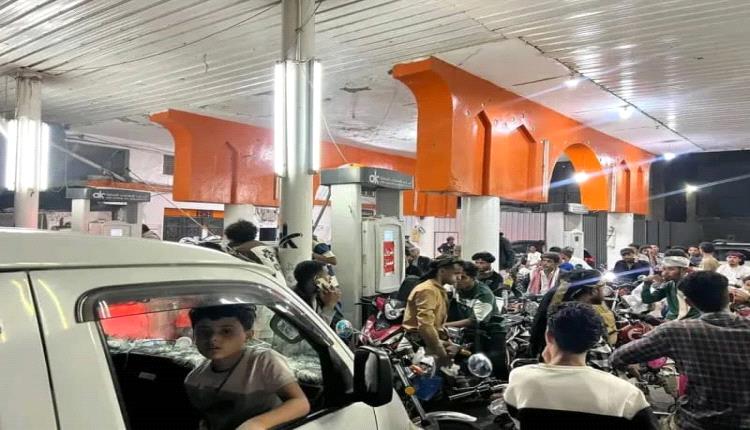 أزمة خانقة في الوقود والغاز تضرب محافظات يمنية وسط صمت رسمي