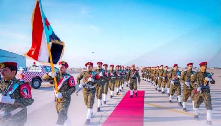 تفكيك ممنهج للقوات الجنوبية وتغييرات واسعة في قياداتها تمهيدًا لدمجها ضمن وزارة الدفاع اليمنية