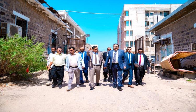 نائب وزير الإعلام يتفقد سير العمل بمؤسسة 14 أكتوبر ويشدد على توحيد الخطاب الإعلامي بما يخدم القضايا الوطنية