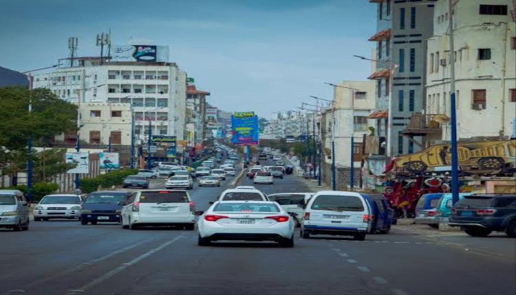 حرّ خانق يضرب عدن… ومعاناة تتفاقم مع انهيار الكهرباء

