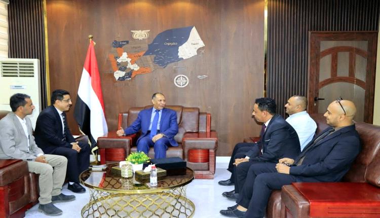 وحدة جمع المعلومات المالية تكرّم وزير الصناعة والتجارة تقديراً لجهوده في تعزيز منظومة مكافحـ.ـة غـ.ـسل الأموال وتمويل الإرهـ.ـاب