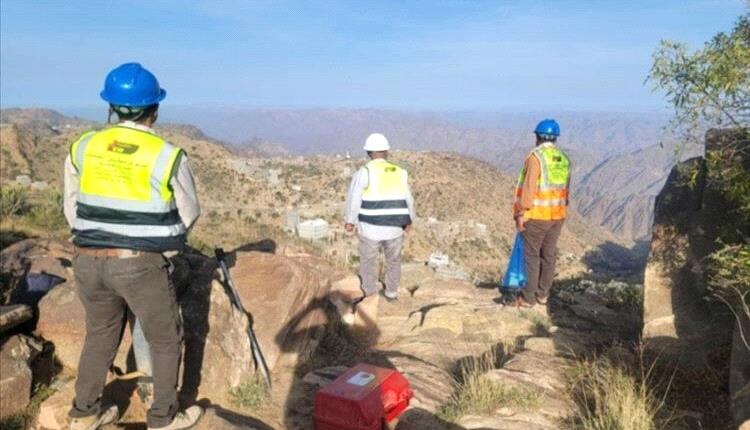 مشروع طاقة شمسية وخط نقل كهربائي يعزز خدمات المياه في يافع

