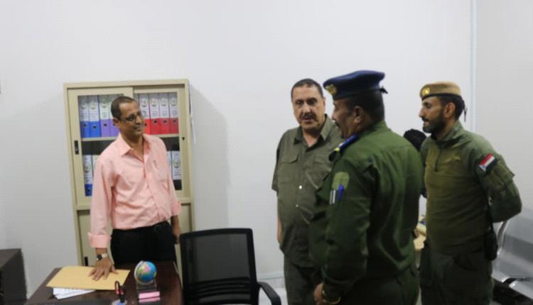 اللواء قائد عاطف يتفقد إدارة أمن عدن ويشيد بمستوى الانضباط الأمني