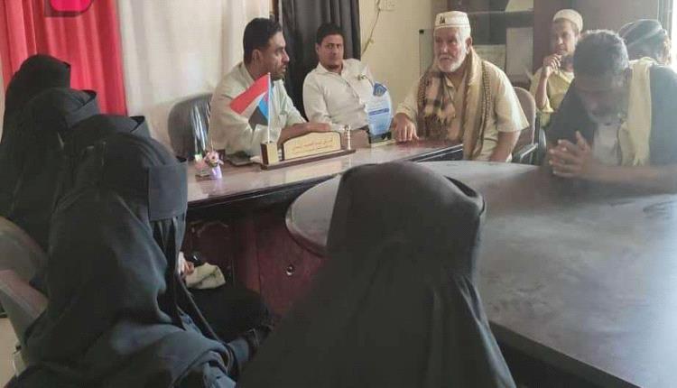 رئيس تنفيذية انتقالي الحوطة يناقش مع رؤساء اللجان المحلية للمجلس تحضيرات المشاركة في مليونية ٤ مايو