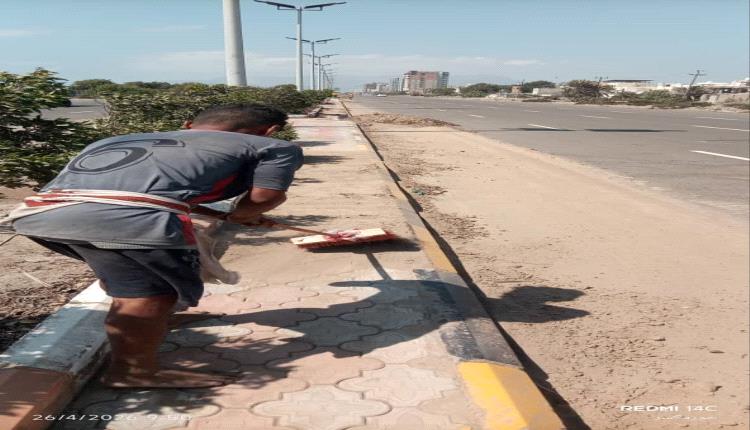 حملة لرفع الأتربة من الجزيرة الوسطية وبرش وتلميع البلاط وتشذيب ال..