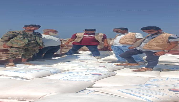 صناعة عدن تحبط تهريب معونات غذائية بـ"البريقة" وحملة سعرية صارمة بـ"عمران"