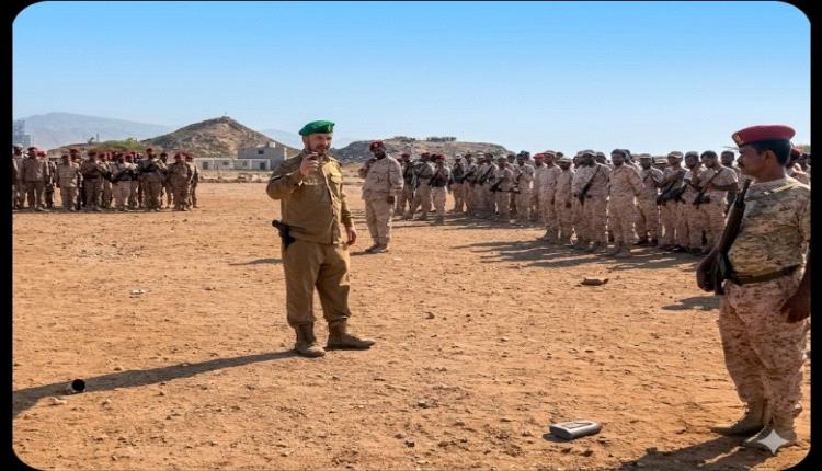 بحضور القاضي .. وحدات رمزية من اللواء الرابع دعم وإسناد تستعرض جاهزيتها القـ.ـتالية في عرض عـ.ـسكري مهيب بأبين