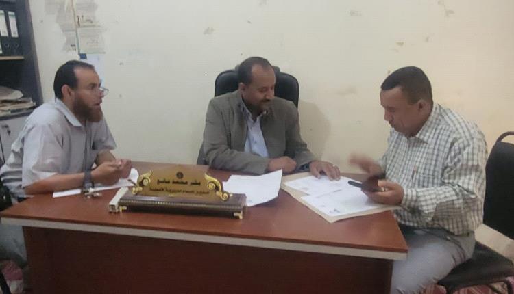 مدير صحة الضالع يناقش مع السلطة المحلية بالمديرية، سبل الارتقاء بالخدمات الصحية بقعطبة 