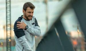 هذه العادات اليومية تدمر مفاصلك بصمت ..