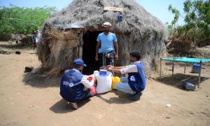 بدعم كويتي.. تدشين توزيع 400 سلة غذائية من تعز إلى المخا لإغاثة المتضررين من السيول