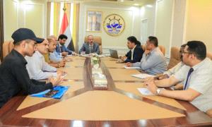 وزير النقل يترأس اجتماعاً موسعاً لمدراء مكاتب النقل بالمحافظات المحررة لمناقشة اوضاعهم وتعزيز التنسيق