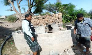 مدير الموارد المائية بالمسيمير يوقف بئرا مخالف في حبيل حنش ويحذر من الحفر العشوائي الذي يهدد المياه الجوفية بالمديرية