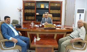 وزير الاشغال العامة والطرق يلتقي منسق مشروع طريق عقبة خلق بحالمين الاستاذ عبدالرقيب العمري 