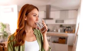 لا تتجاهلها.. 7 علامات تنذر بنقص السوائل في الجسم