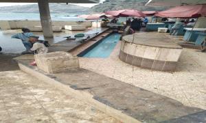 جمعية صيادي خليج صيرة تنتقد إيقاف خدمة تقطيع الأسماك بسوق عدن وتطالب بمحاسبة المسؤولين