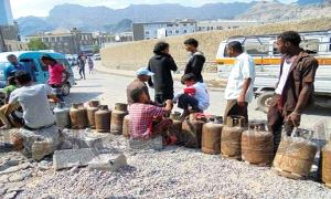 عدن تعاني من أزمة خانقة في الغاز المنزلي للشهر الثالث على التوالي