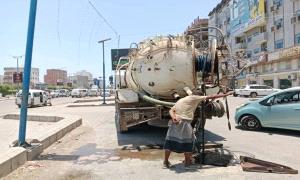 مياه عدن: إصلاح خلل كبير في شبكة الصرف الصحي الممتدة من جولة الكثيري إلى كابوتا