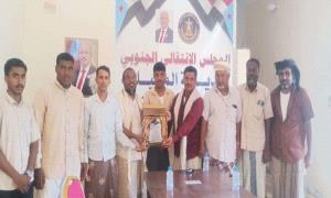 ثانوية الفقيد بن معيلي تكرم انتقالي المسيلة تقديراً لدعمه للعملية التعليمية