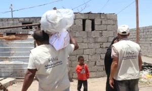 من قلب المعاناة.. مساعدات طارئة تعيد الأمل لأسر منكوبة في الحديدة