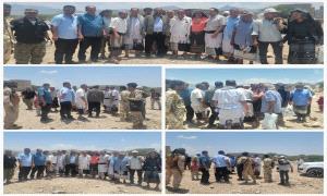 الشاعري يتفقد مساحة الأرضية المخصصة لبناء مدرسة في قرية الغشة والقرى المجاورة لها بمديرية قعطبة