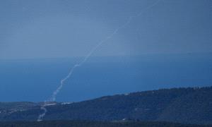 غارات إسرائ_يلية ليلية وهجمات صاروخية لحز_ب الله فجر الأحد في جنوب لبنان