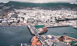 عدن تختنق تحت حـ.ـرب الخدمات ..