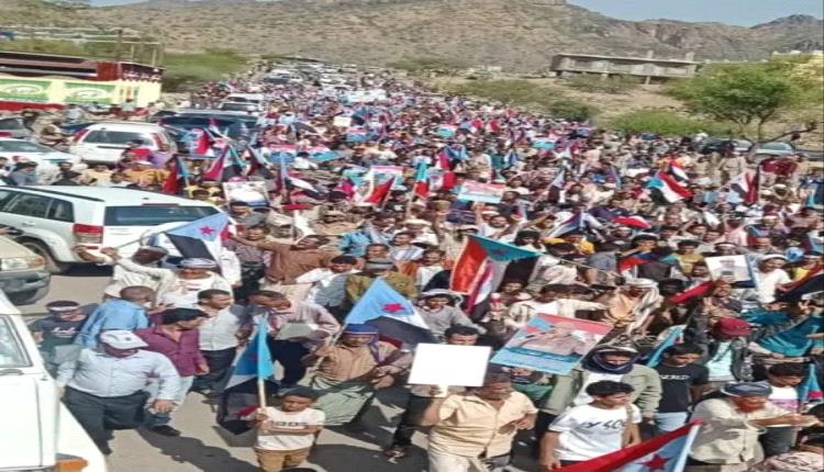 تمسك بثوابت الاستقلال والتصدي للتسويات الناقصة.. شعب الجنوب يحبط المخططات المشبوهة