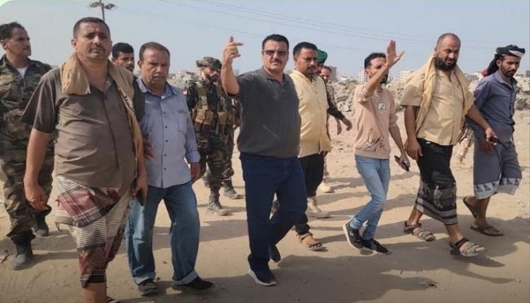 مدير عام البريقة يشدد على رفع المخلفات من مجرى السيل بالحسوة