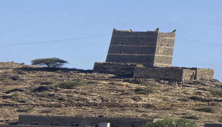 مليش.يا الحو.ثي تُفجّر حصناً تاريخياً في البيضاء