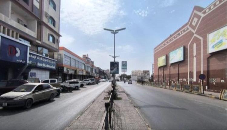 المكلا تشهد عصيانًا مدنيًا شاملًا احتجاجًا على تدهور الخدمات والأوضاع المعيشية
