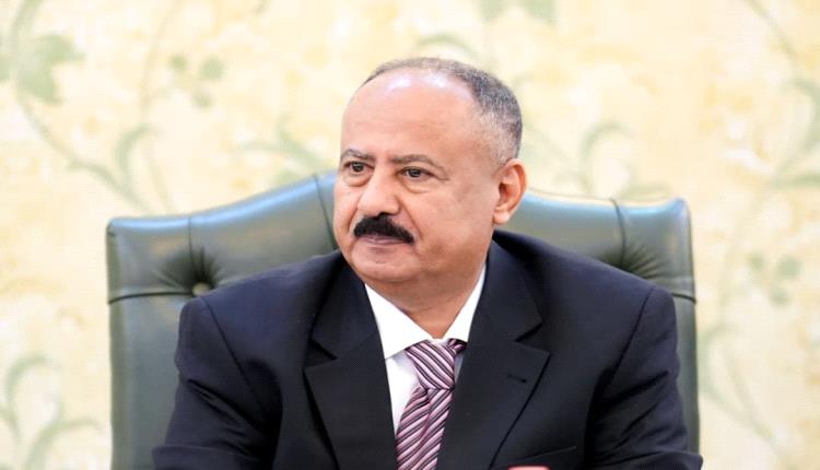 وزير النقل يتراس اجتماع لجنة الطوارئ العليا لمناقشة تداعيات استهداف ميناء المخا وتعزيز جاهزية الموانئ والمطارات والمنافذ البرية 