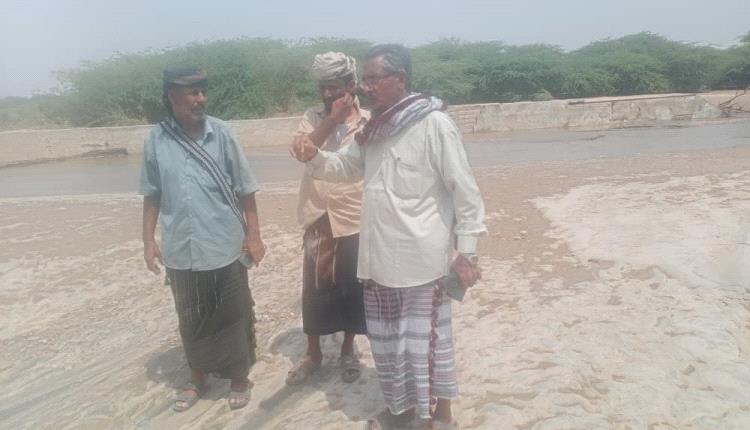 مدير عام الزراعة والري بأبين يتفقد منشآت الري في دلتا أحور ويطلع على احتياجات سد فؤاد
