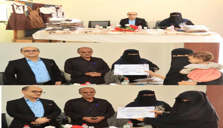 مدير عام دارسعد يدشن توزيع 90 بدله من الزي المدرسي على الأيتام من طلاب وطالبات المدارس الحكومية في المديرية
