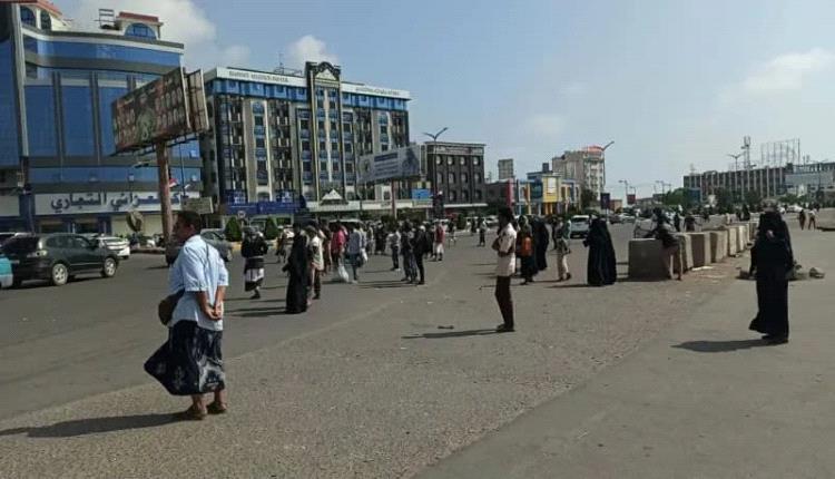 أزمة الغاز تخنق عدن.. طوابير طويلة ومواصلات على حافة التوقف