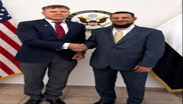 محافظ عدن يبحث في الرياض مع القائم بأعمال السفير الأمريكي أمن العاصمة وتهديدات الملاحة الدولية