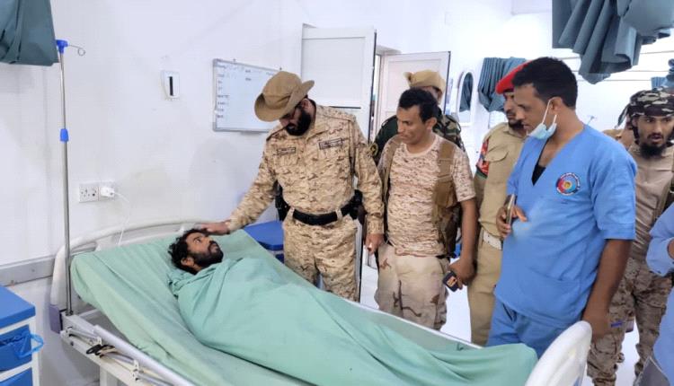 بتوجيهات المحرمي ـ العميد الجهوري يزور جرحى اللواء الرابع حزم وبقية جرحى المحور في مستشفى عبود العسكري