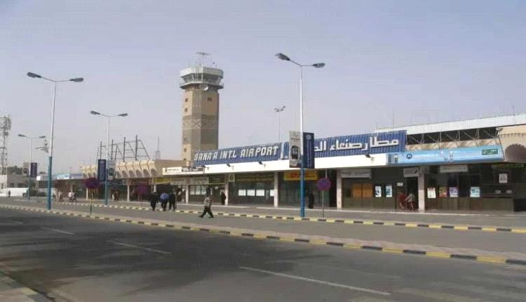 غموض في الأجواء.. هبوط وإقلاع طائرات مجهولة بمطار صنعاء الدولي وسط تكتم شديد
