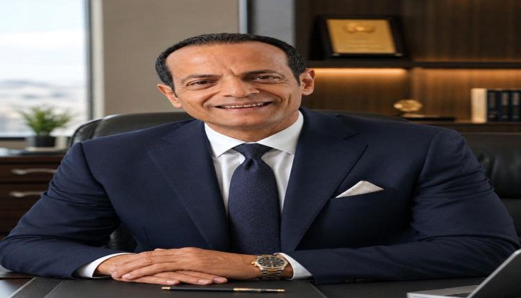 مدير عام مطار الريان السابق يهنئ الأستاذ عبدالرقيب العمري بتعيينه وكيلاً للهيئة العامة للطيران المدني
