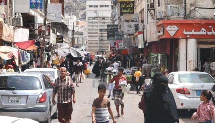 عدن..تعيش جحيم الفقر والحطب والنار.. حين تصبح لقمة العيش معاناة يومية