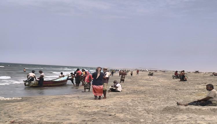 إقبال واسع على سواحل أحور للاستحمام بـ 