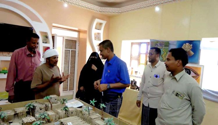 التميمي يزور معرض الفنان التشكيلي يعقوب هبشان بتريم
