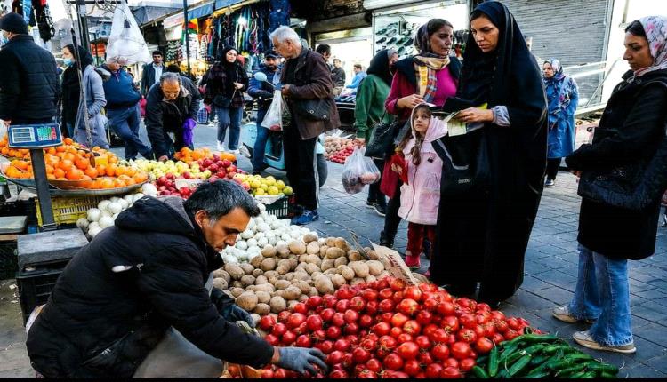 إيـ.ـران تحت ضغط مزدوج.. اقتصاد يتآكل وسلطة تستعد لاحتمال عودة الاحتجاجات