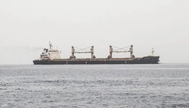حريق يندلع في ناقلة نفط بعد تعرضها لهجوم قبالة سواحل ينبع السعودية